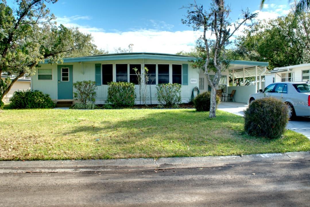 1160 Capella Dr., Tavares, FL 32778