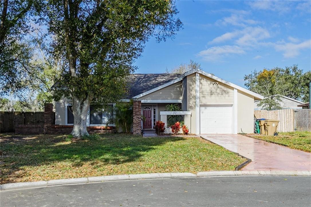 32 Trophy Ln., Kissimmee, FL 34759