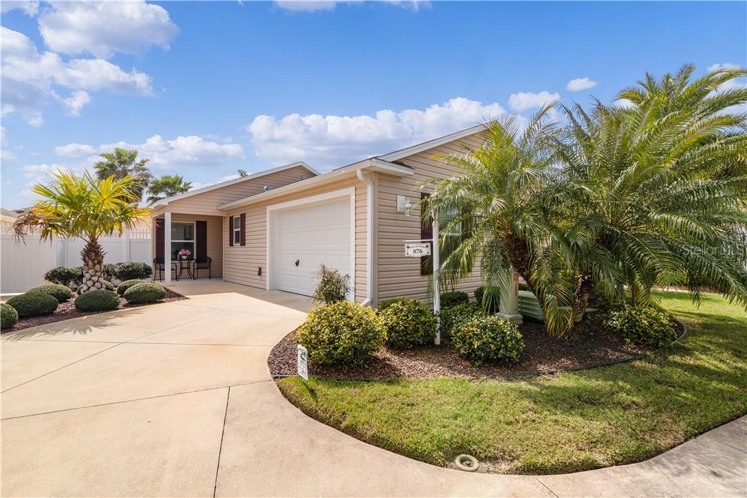 876 Amber Ct., The Villages, FL 32163