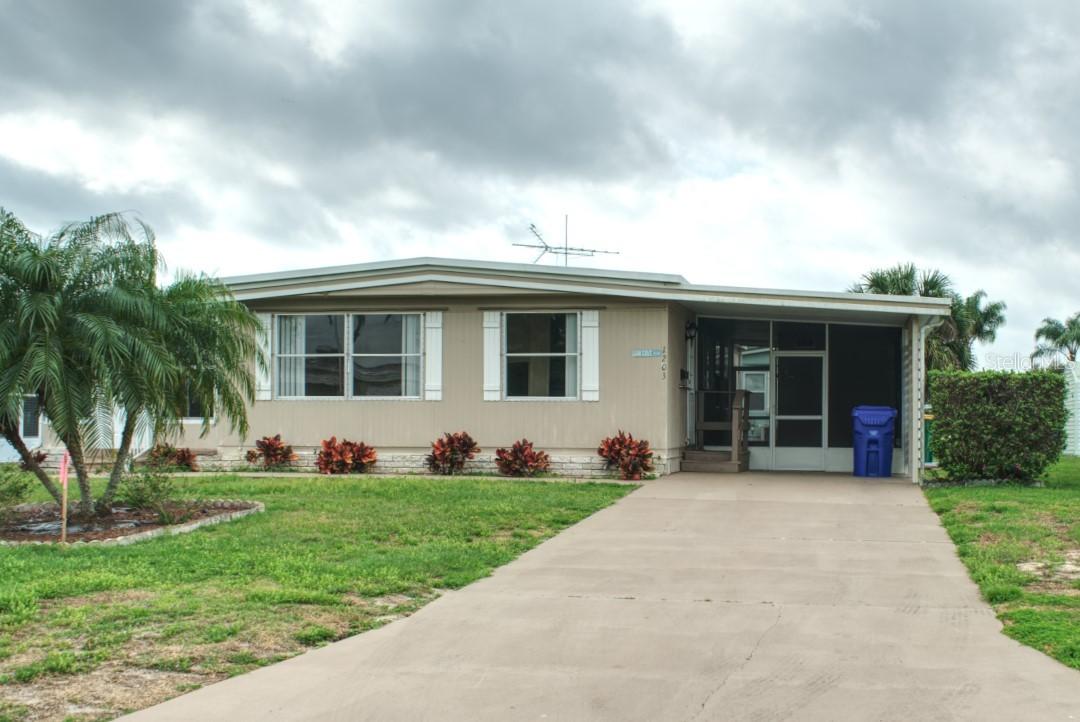 1203 Apache Cir., Tavares, FL 32778