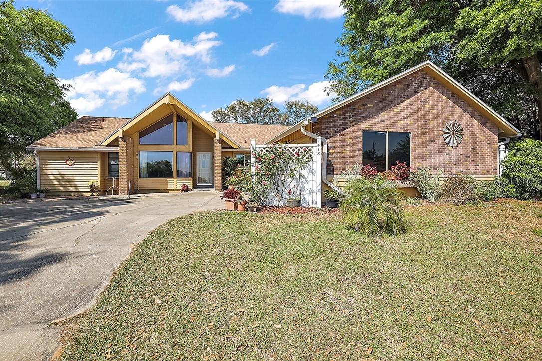 1418 Cove Pl, Tavares, FL 32778
