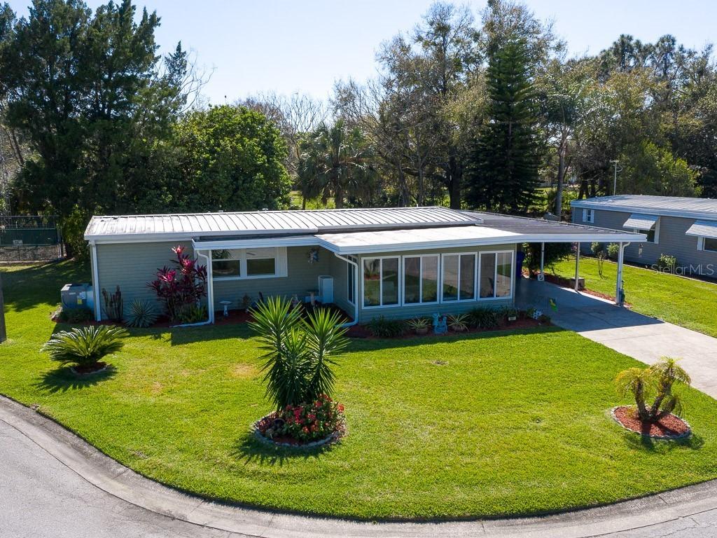 647 Falcon Dr., Tavares, FL 32778