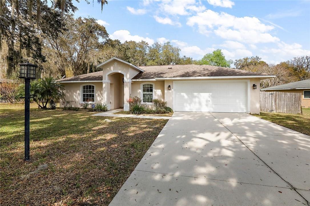 1623 Loves Point Dr., Leesburg, FL 34748