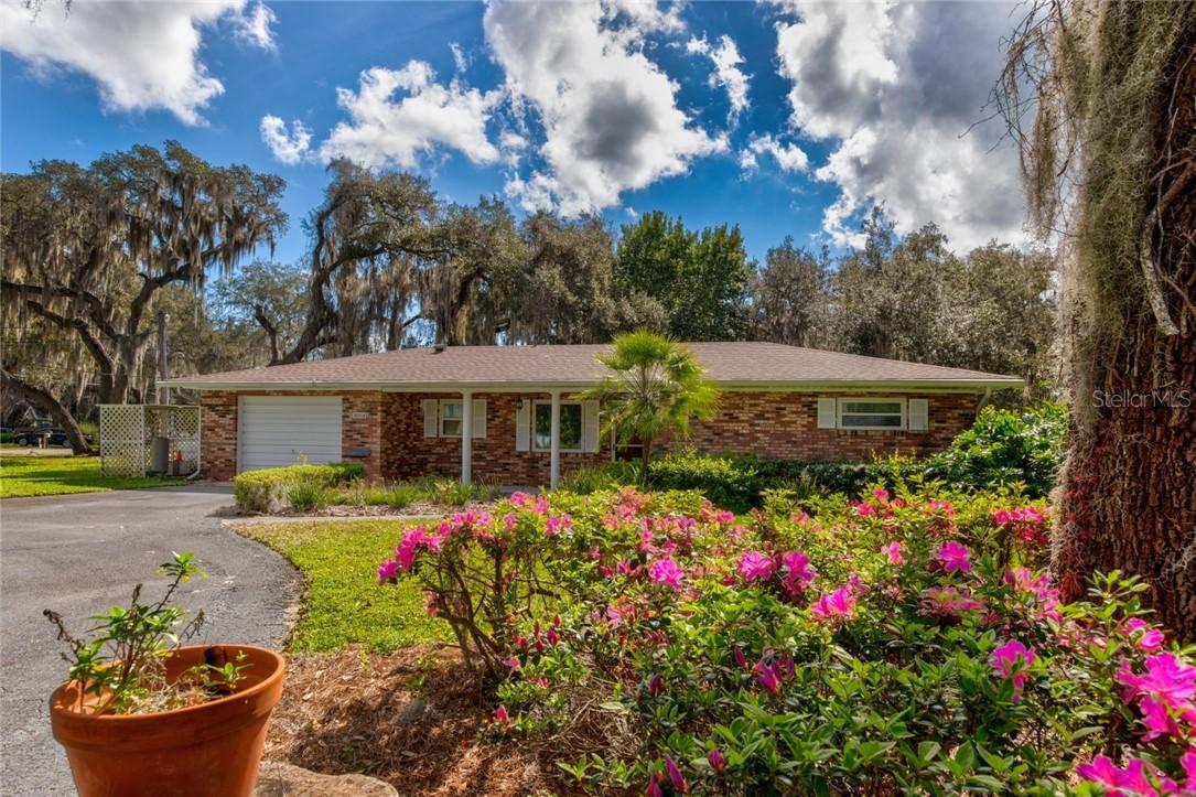 32218 Mark Ave., Tavares, FL 32778