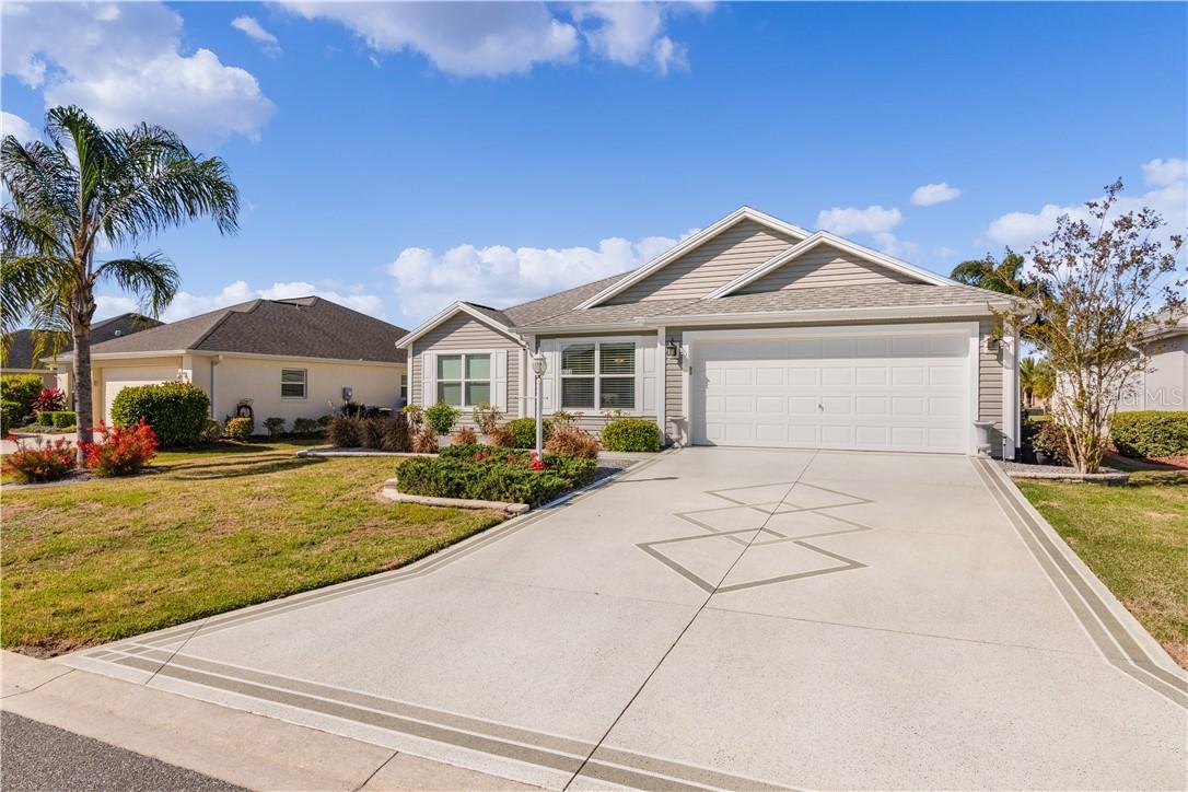 3024 Rainsong Ave., The Villages, FL 32163
