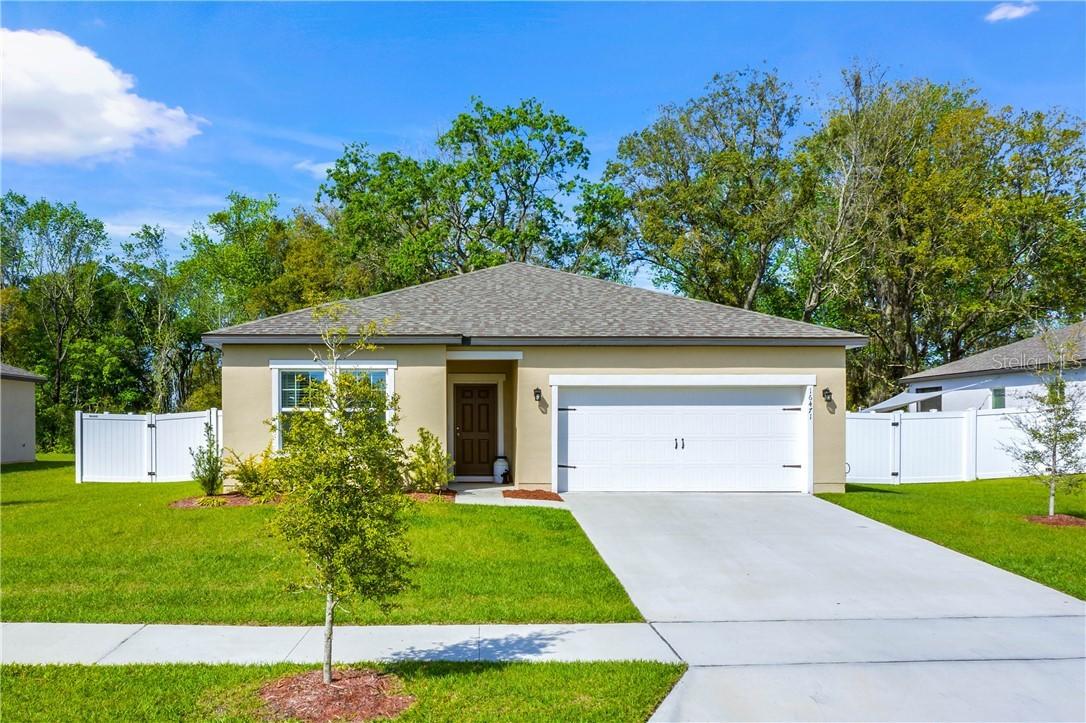16471 Blooming Cherry Dr, Groveland, FL 34736