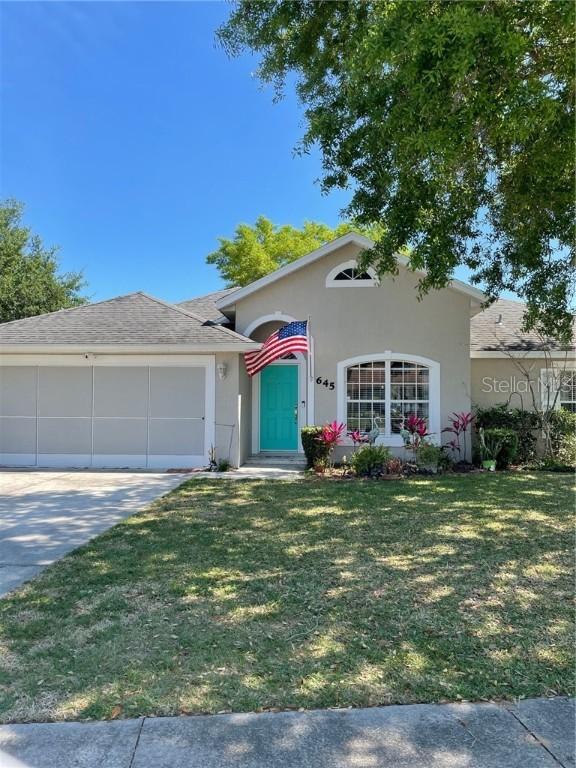 645 Woodview Dr., Tavares, FL 32778