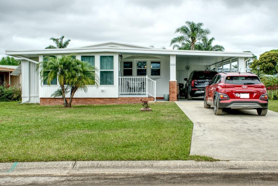 1022 Capella Dr., Tavares, FL 32778