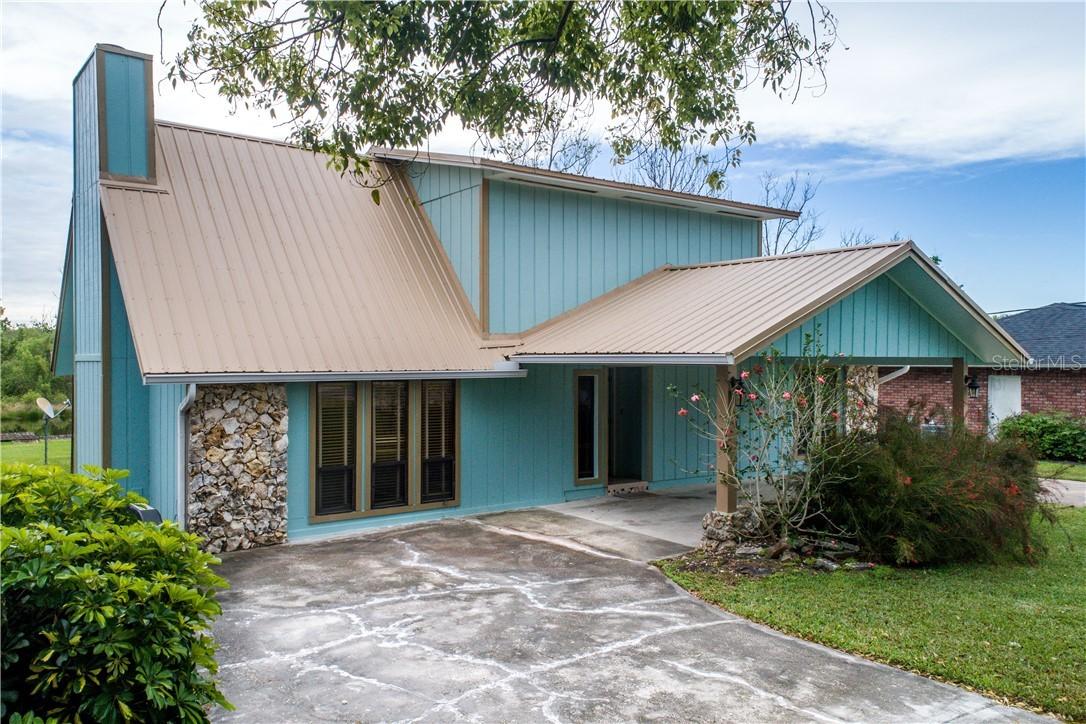 27828 Lois Dr., Tavares, FL 32778