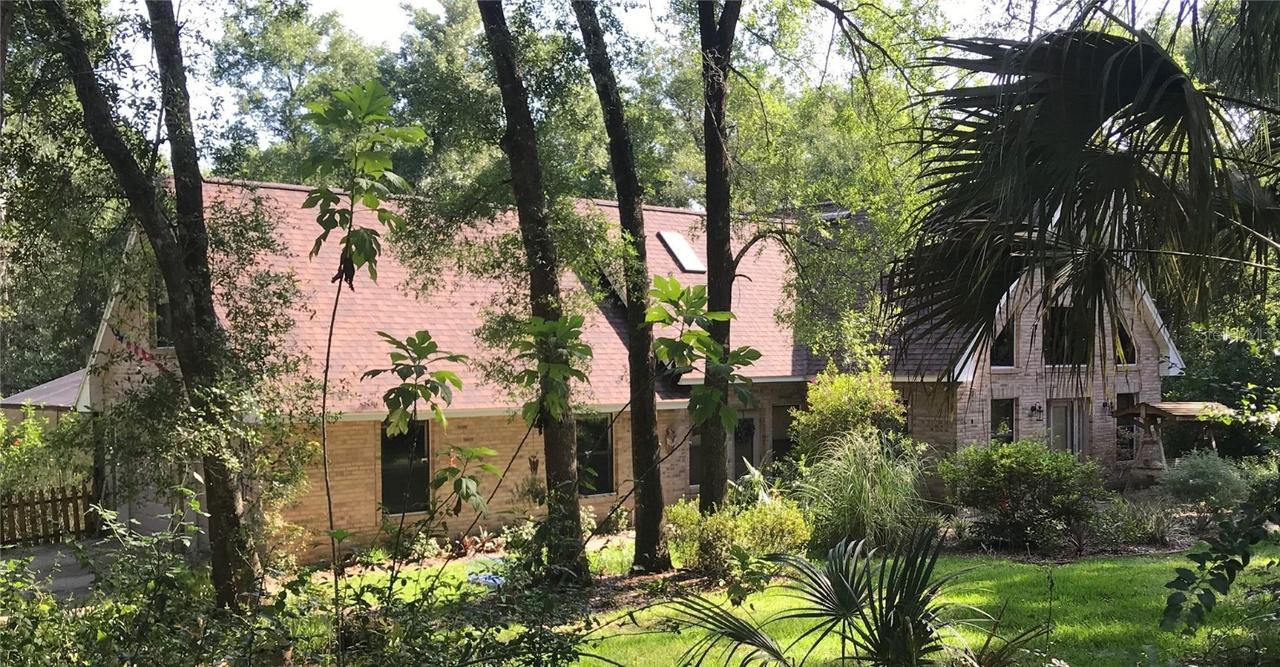 25025 Thornhill Dr., Mount Plymouth, FL 32776