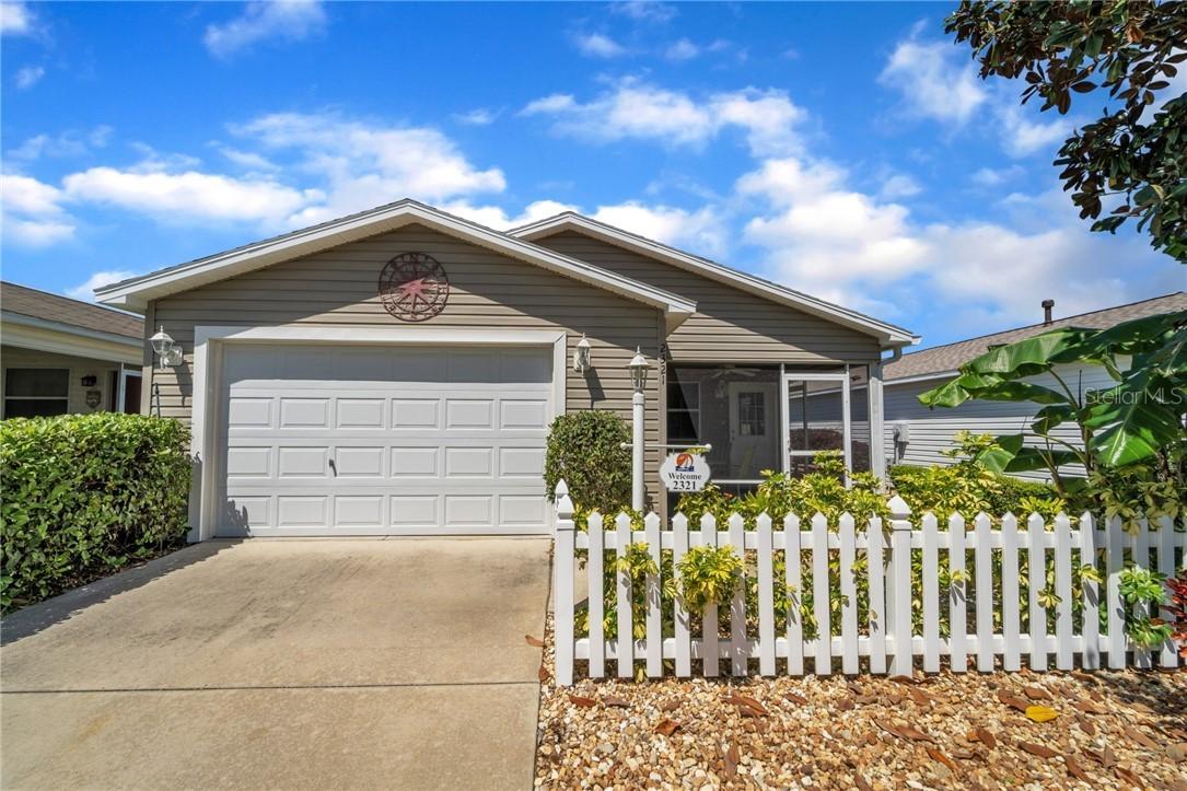 2321 Whisper St., The Villages, FL 32162