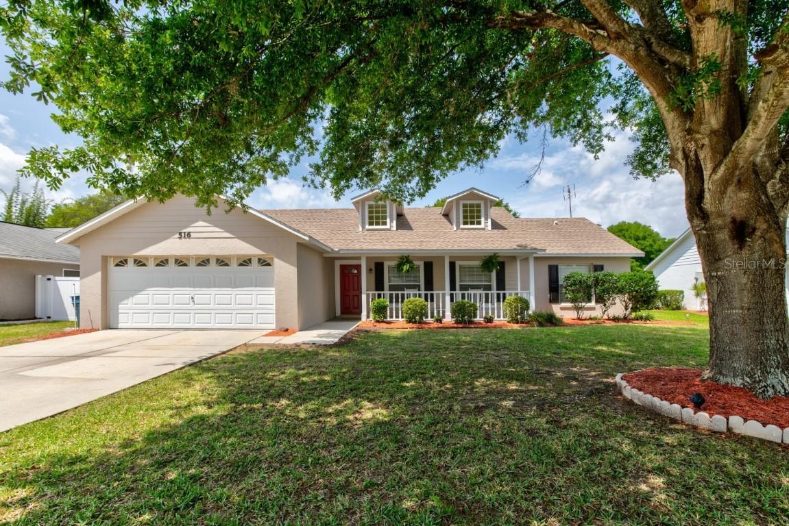 516 Woodview Dr., Tavares, FL 32778