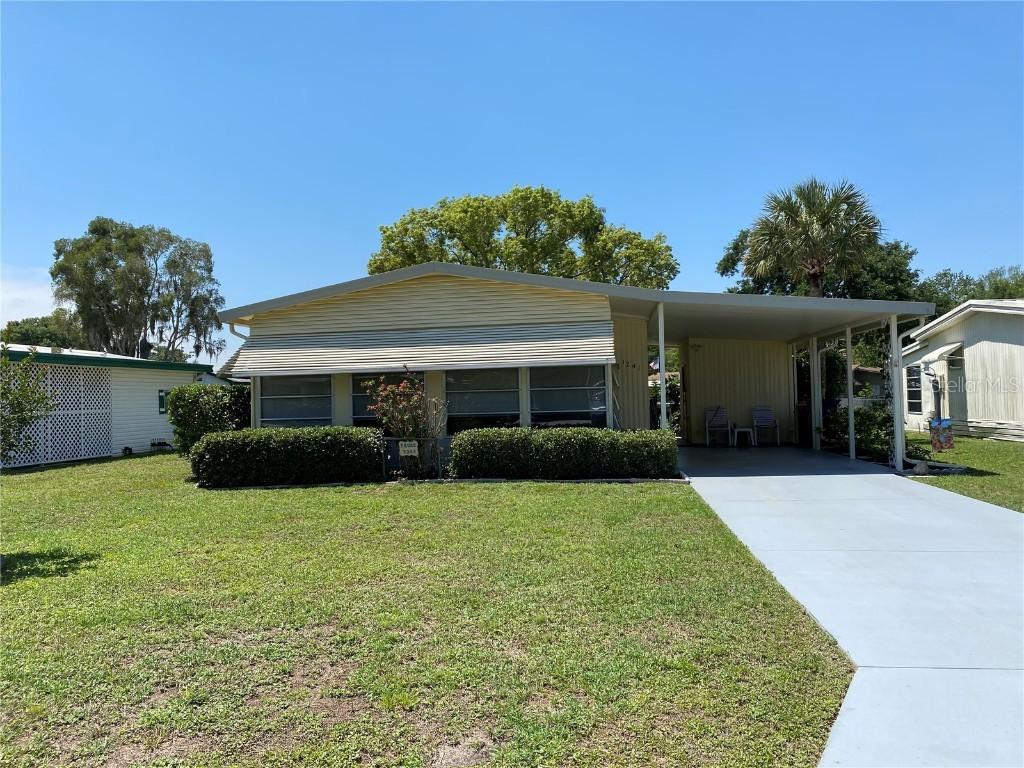 1241 Belmont Cir., Tavares, FL 32778