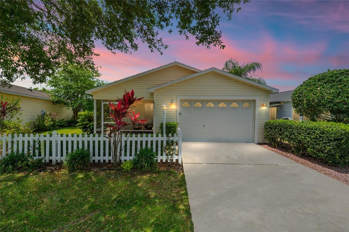 366 Red Bank Rd., The Villages, FL 32162
