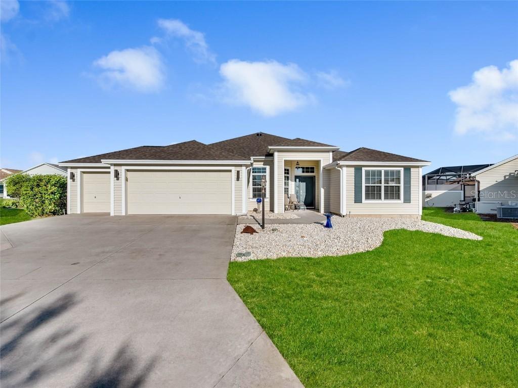 2099 Utopia Pl., The Villages, FL 32163