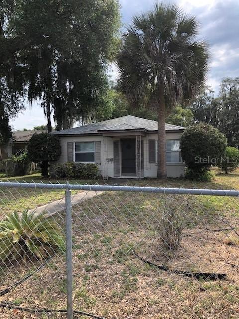 723 N Saint Clair Abrams Ave., Tavares, FL 32778