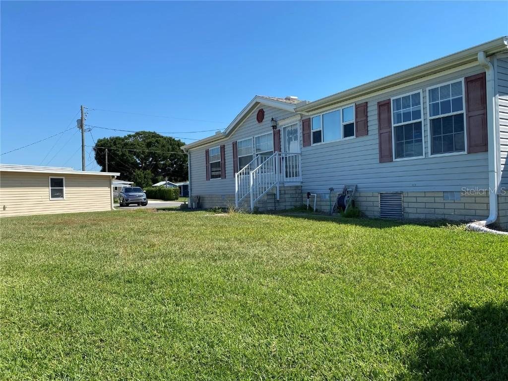 30125 Green Bay Dr., Tavares, FL 32778