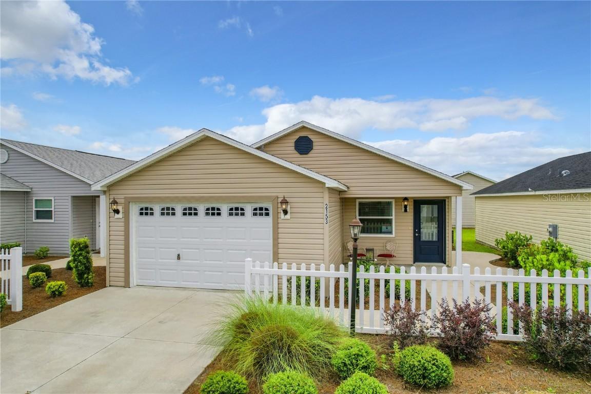 2153 Weber Ct., The Villages, FL 32163