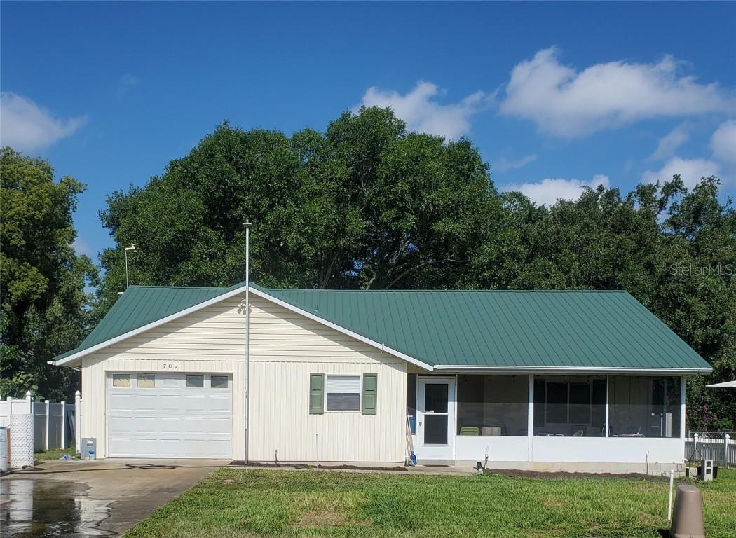 709 N Rockingham Ave., Tavares, FL 32778
