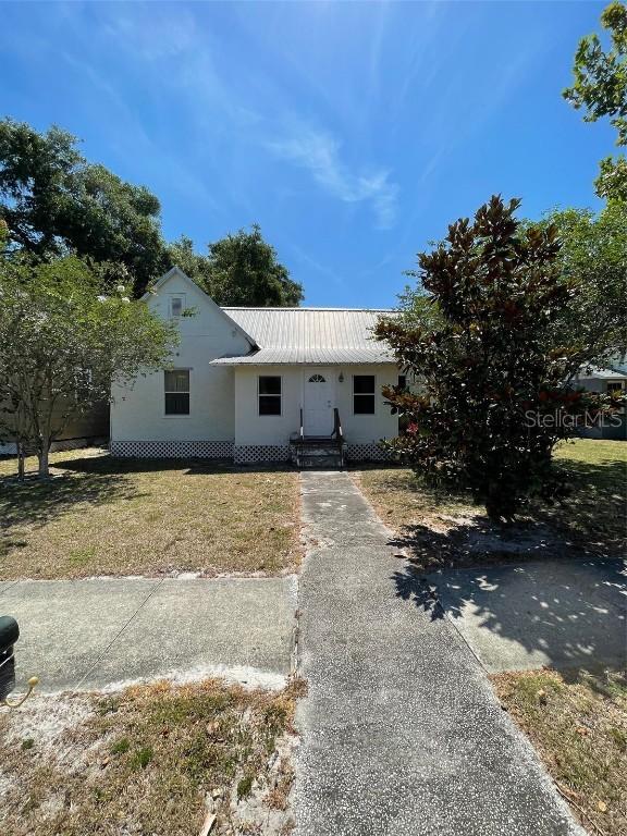 410 N Joanna Ave., Tavares, FL 32778