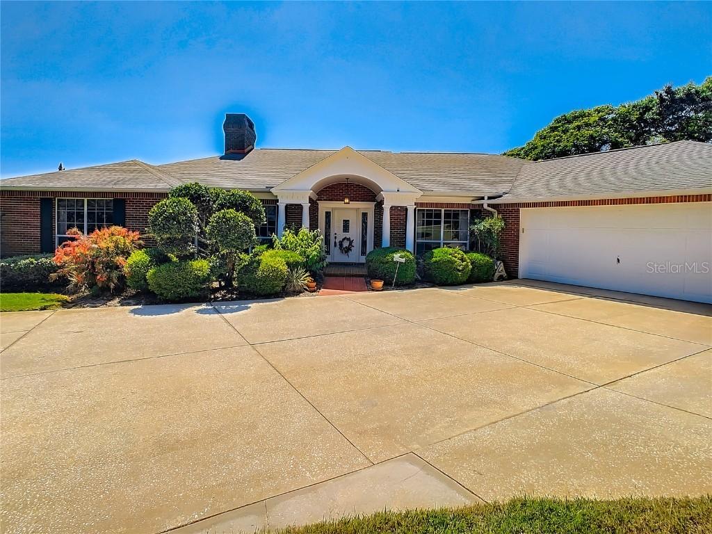 1218 W Crooked Lake Pl., Eustis, FL 32726