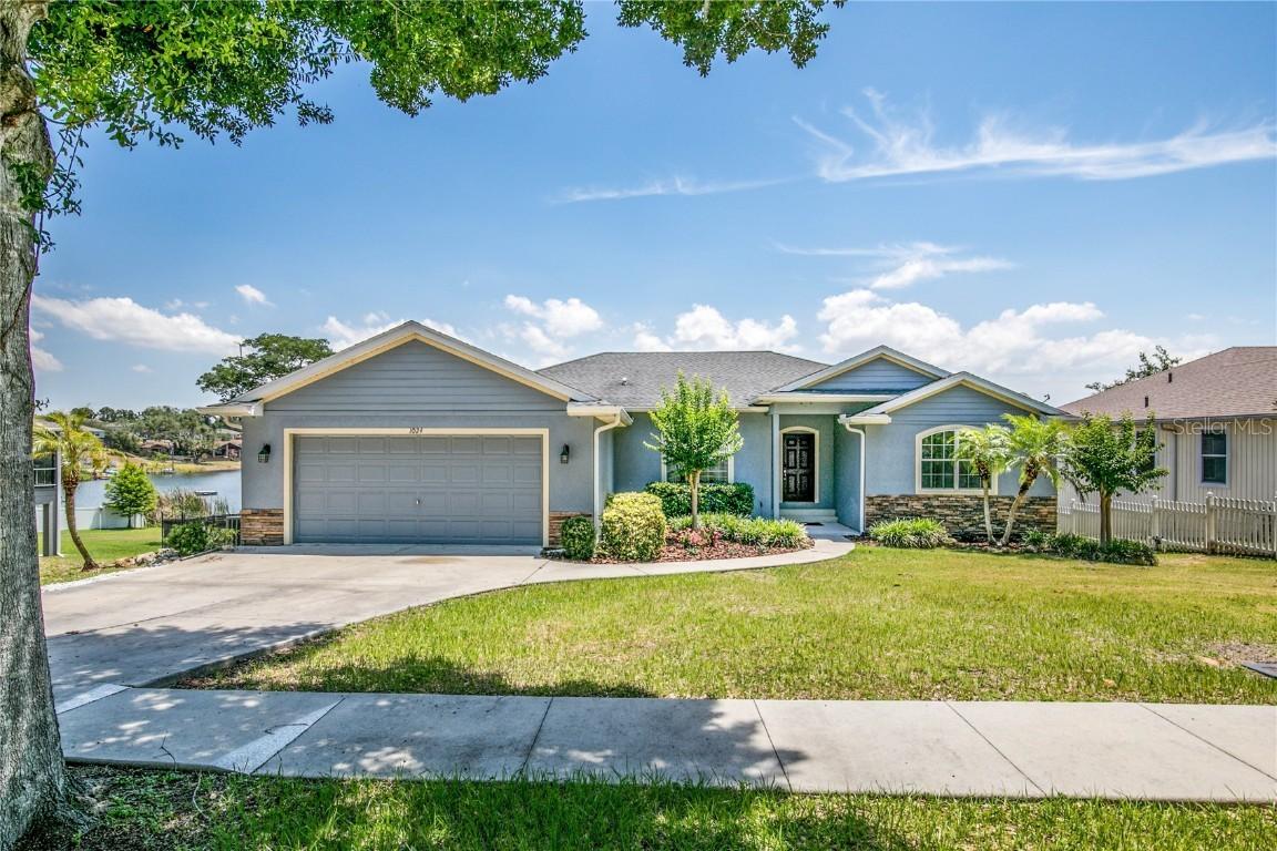 1024 Lake Elsie Dr., Tavares, FL 32778