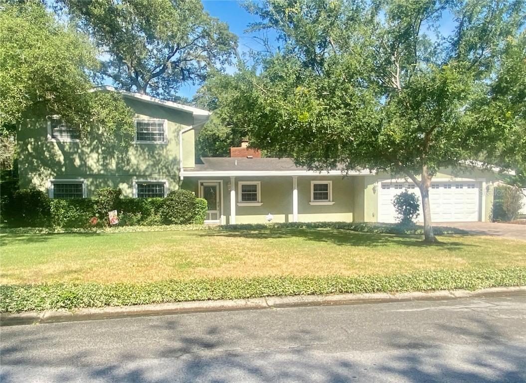 709 Grand Cir., Temple Terrace, FL 33617