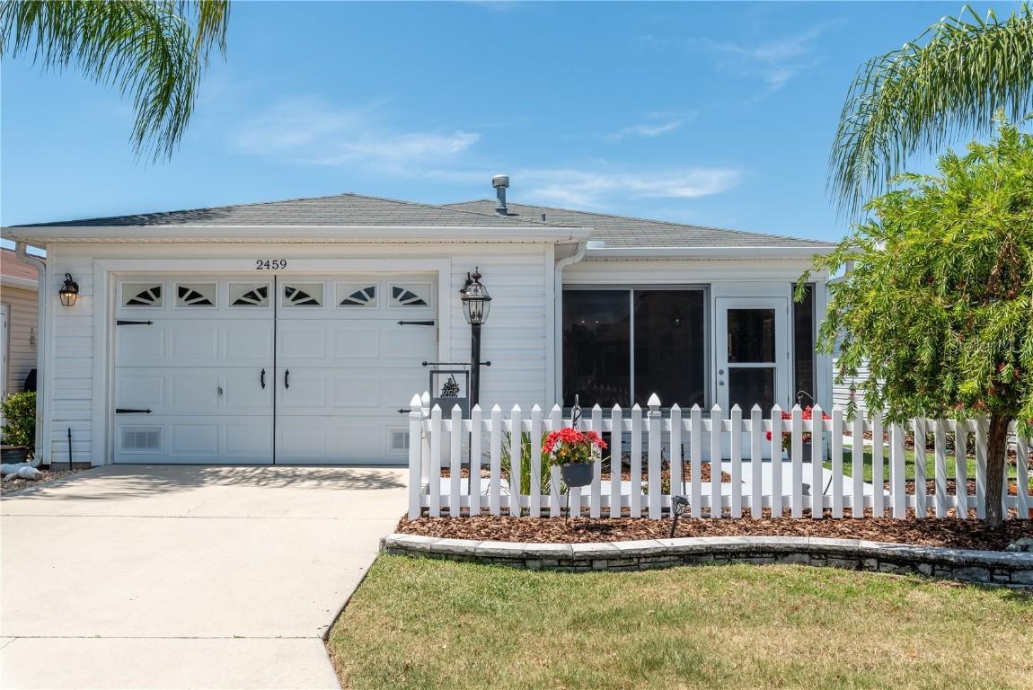 2459 Southern Oak St., The Villages, FL 32162