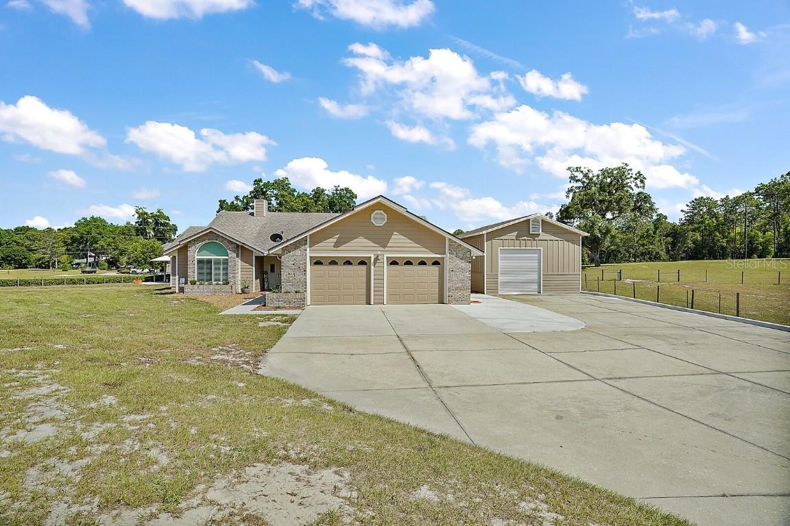 21706 Lake Seneca Rd., Eustis, FL 32736