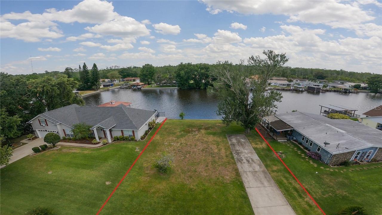 E Cove Dr., Tavares, FL 32778