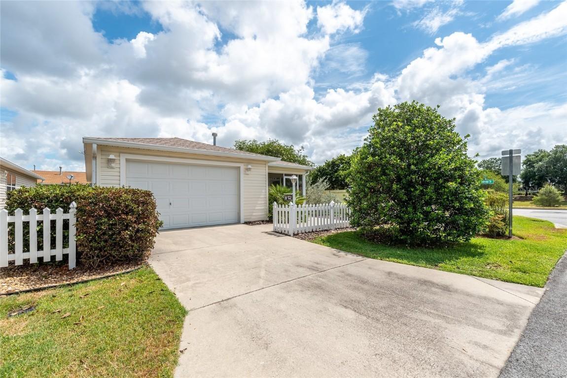 3441 Cambria Cir., The Villages, FL 32162