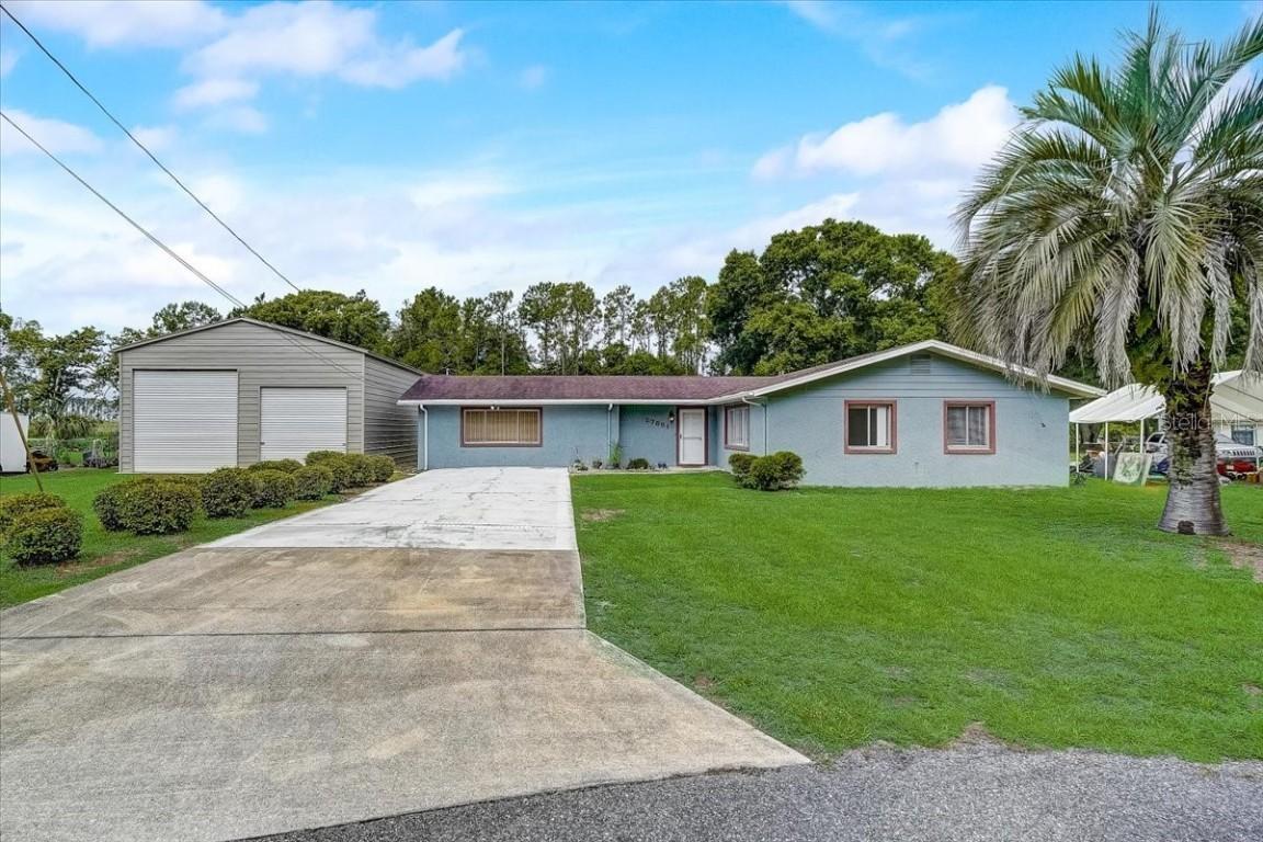 27851 Lisa Dr., Tavares, FL 32778