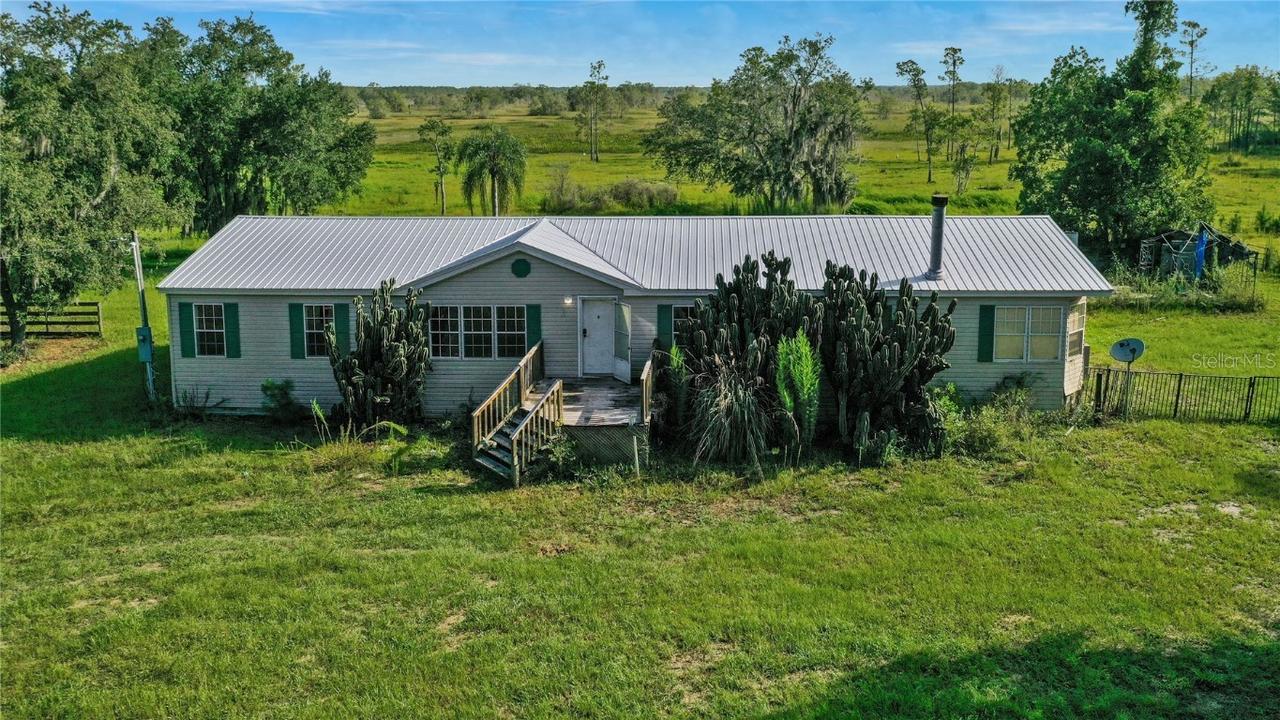 40931 Emeralda Island Rd., Leesburg, FL 34788