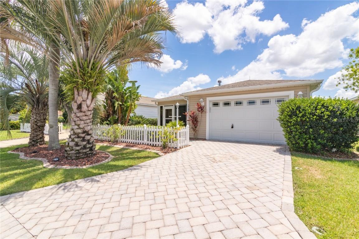 2386 Southern Oak St., The Villages, FL 32162