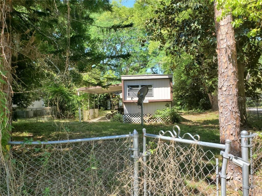 921 Helena St., Lutz, FL 33548