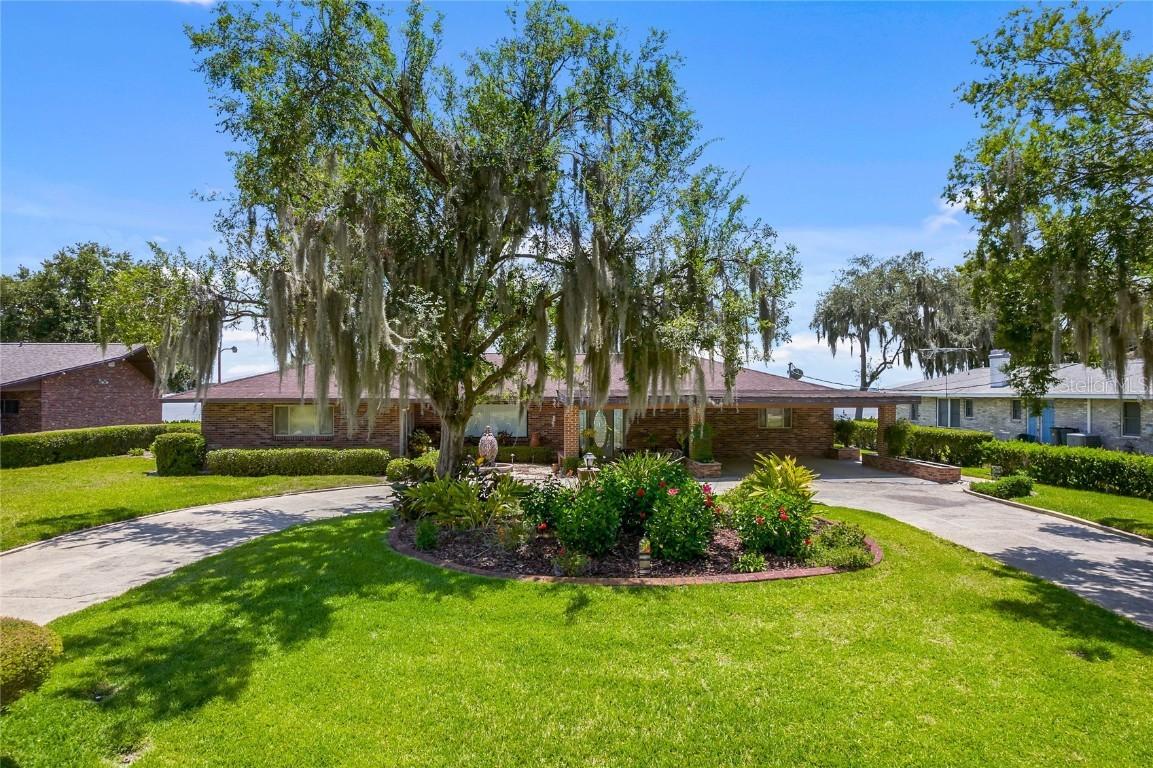 31821 Harris Rd., Tavares, FL 32778