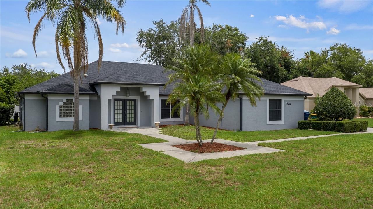 331 Lakecrest Dr., Tavares, FL 32778
