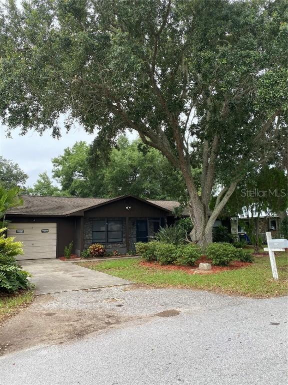 1124 Clara Ave., Tavares, FL 32778
