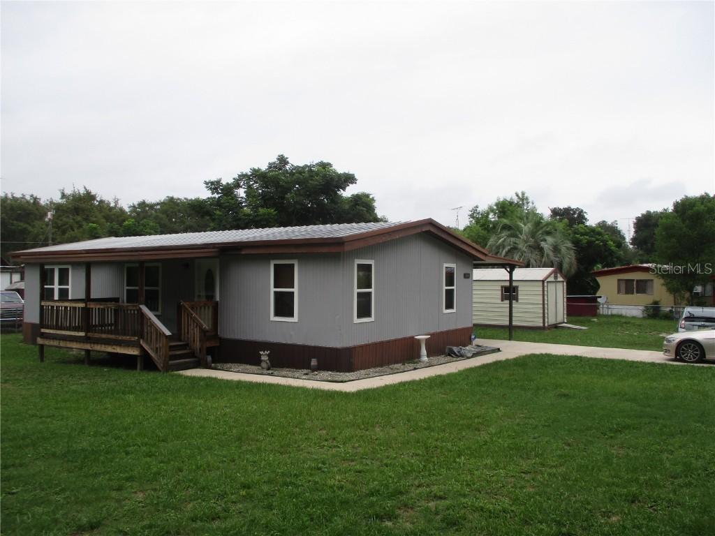 18549 SE 26 St., Ocklawaha, FL 32179