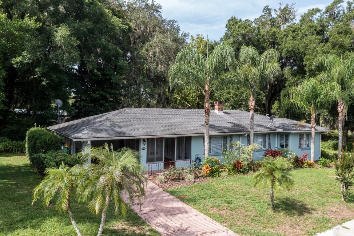 506 E 7th Ave., Mount Dora, FL 32757