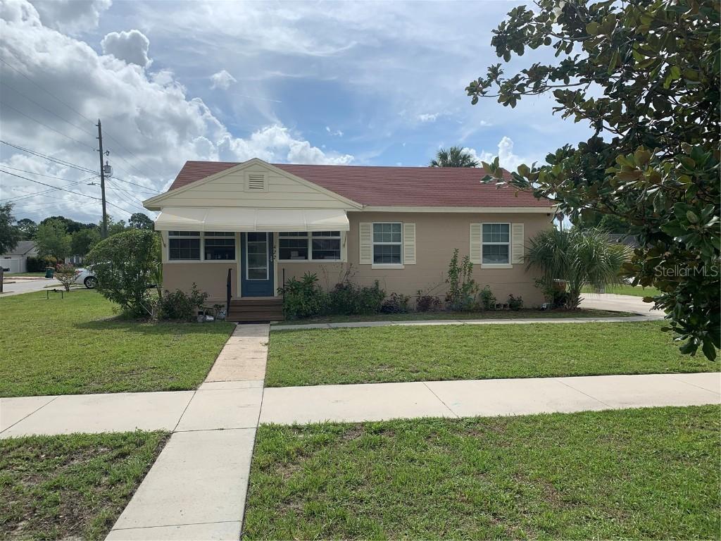 422 N Rockingham Ave., Tavares, FL 32778