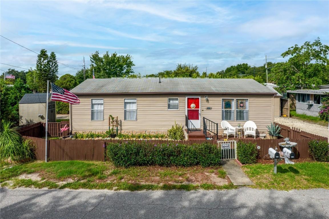 1525 Pleasant St., Tavares, FL 32778