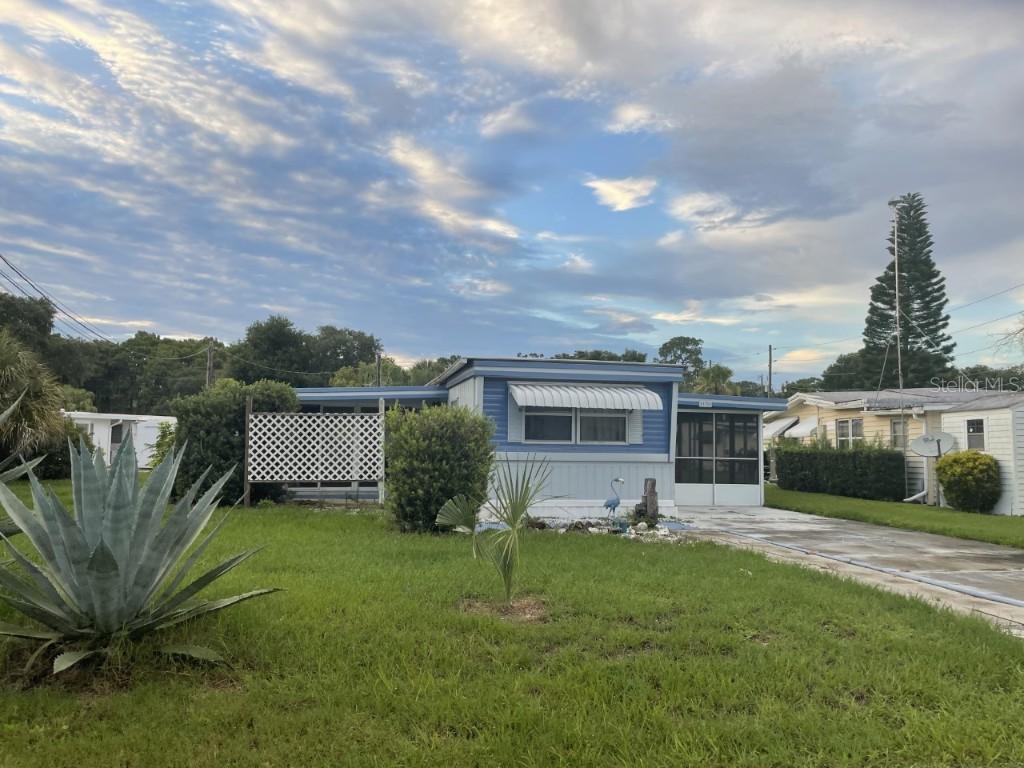 11751 Hickory Ln., Tavares, FL 32778