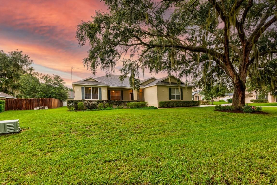 1992 Meadowside Dr., Eustis, FL 32726