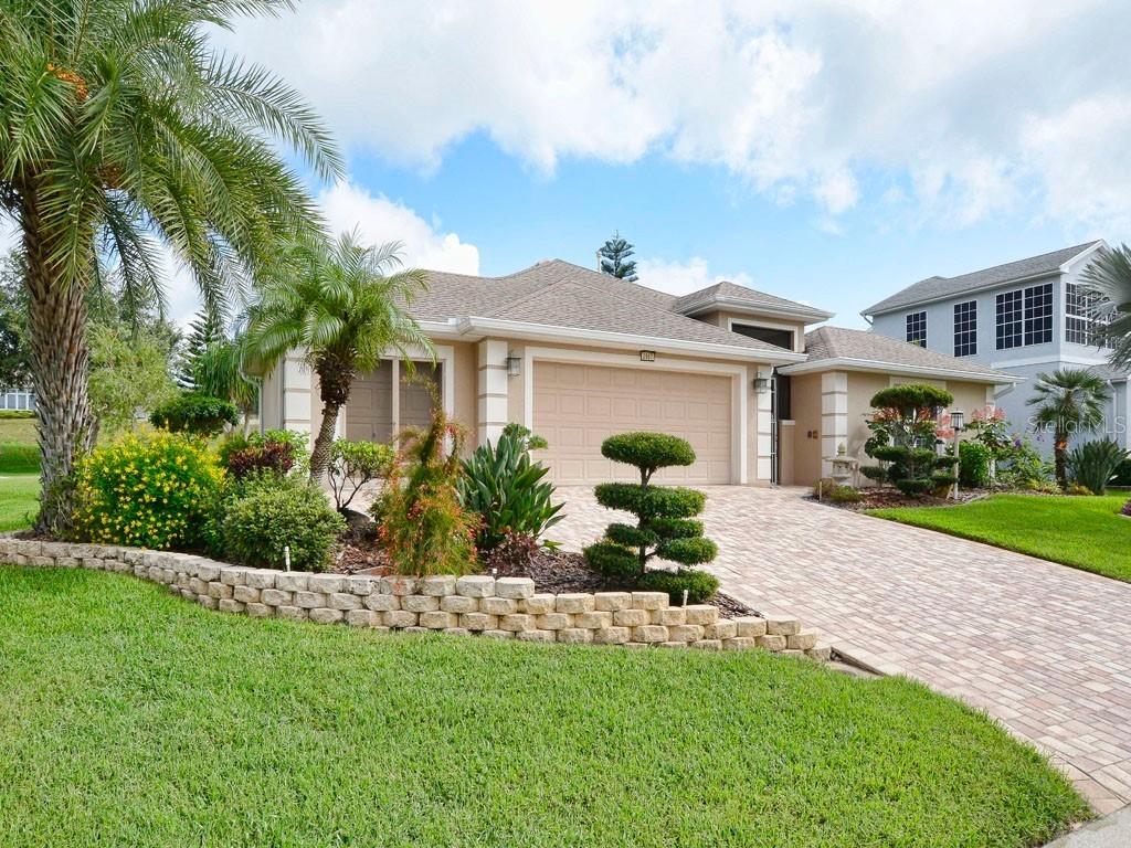 2967 Lake Huron Ln., Tavares, FL 32778