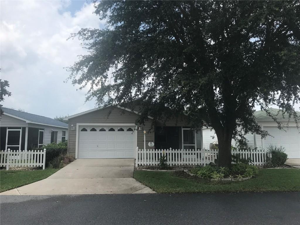 2285 Whisper St., The Villages, FL 32162