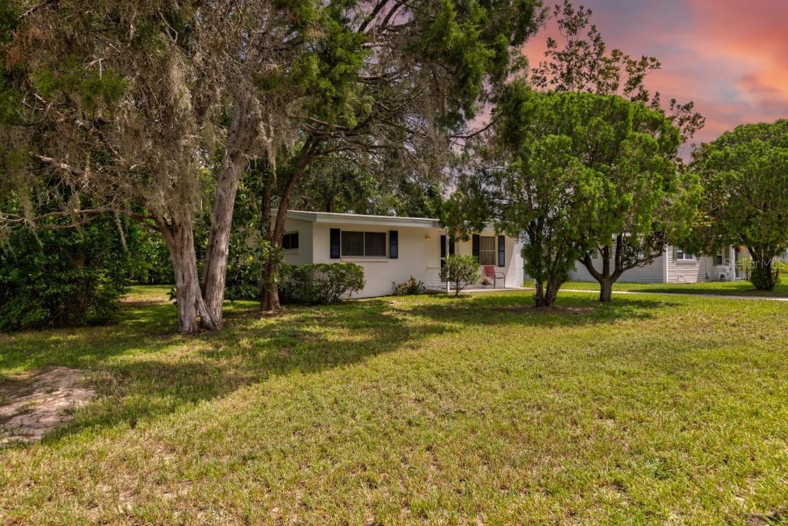 107 W Quayle Ave., Eustis, FL 32726
