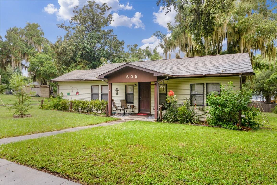 305 Cordova Pl., Leesburg, FL 34748