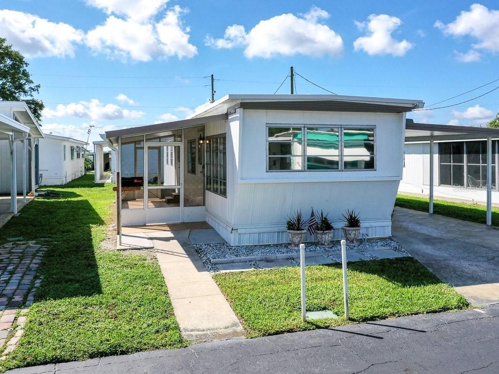 565 Marina Ln., Tavares, FL 32778