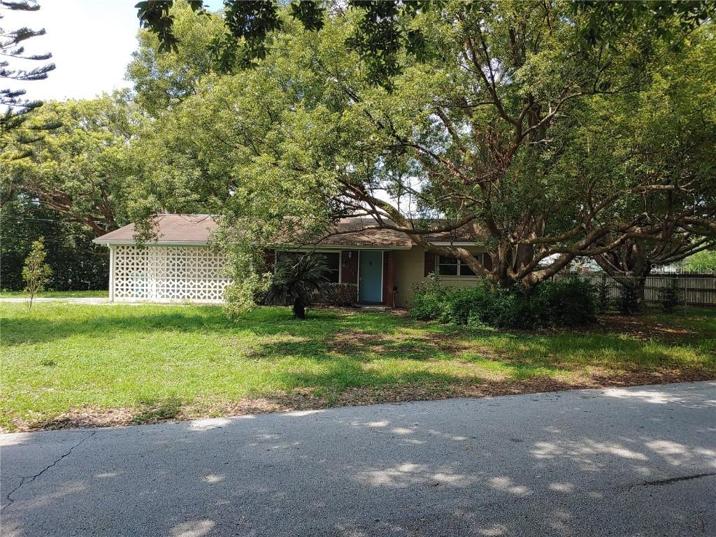 1231 Holiday Dr, Eustis, FL 32726